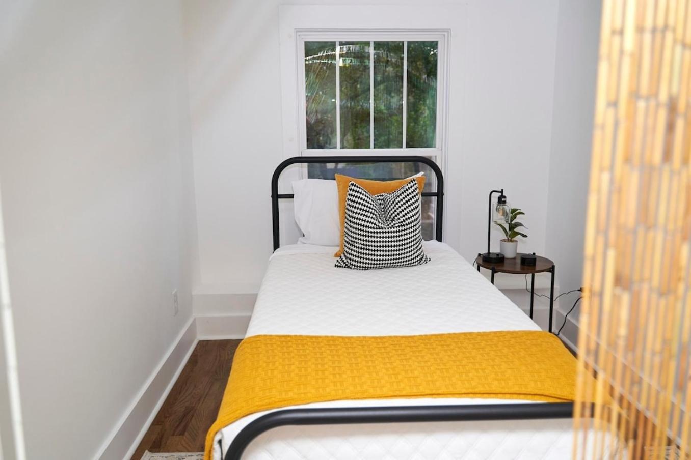 Spacious Retreat Near Downtown, Atl