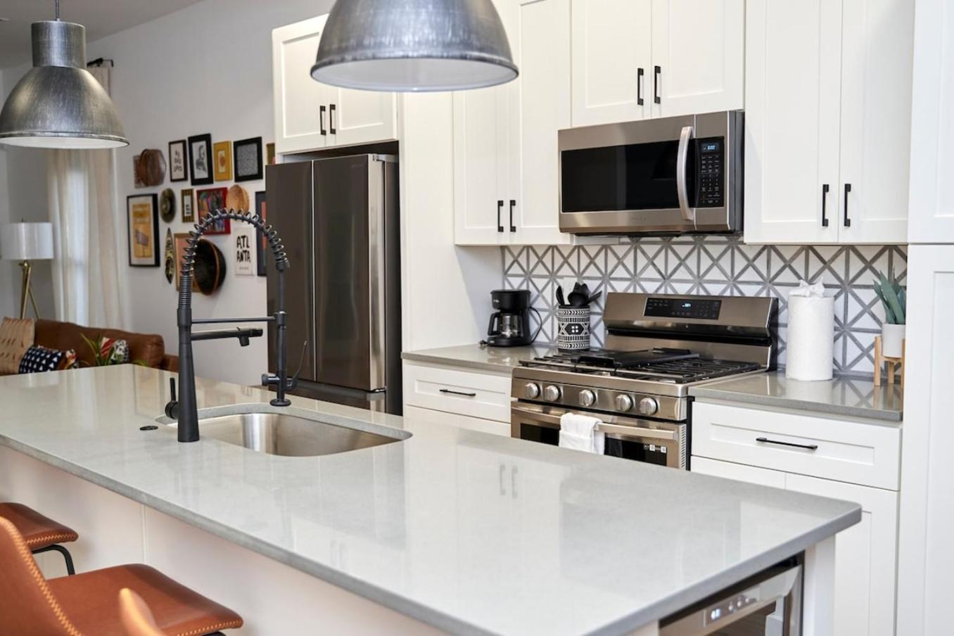 Spacious Retreat Near Downtown, Atl Holiday home *