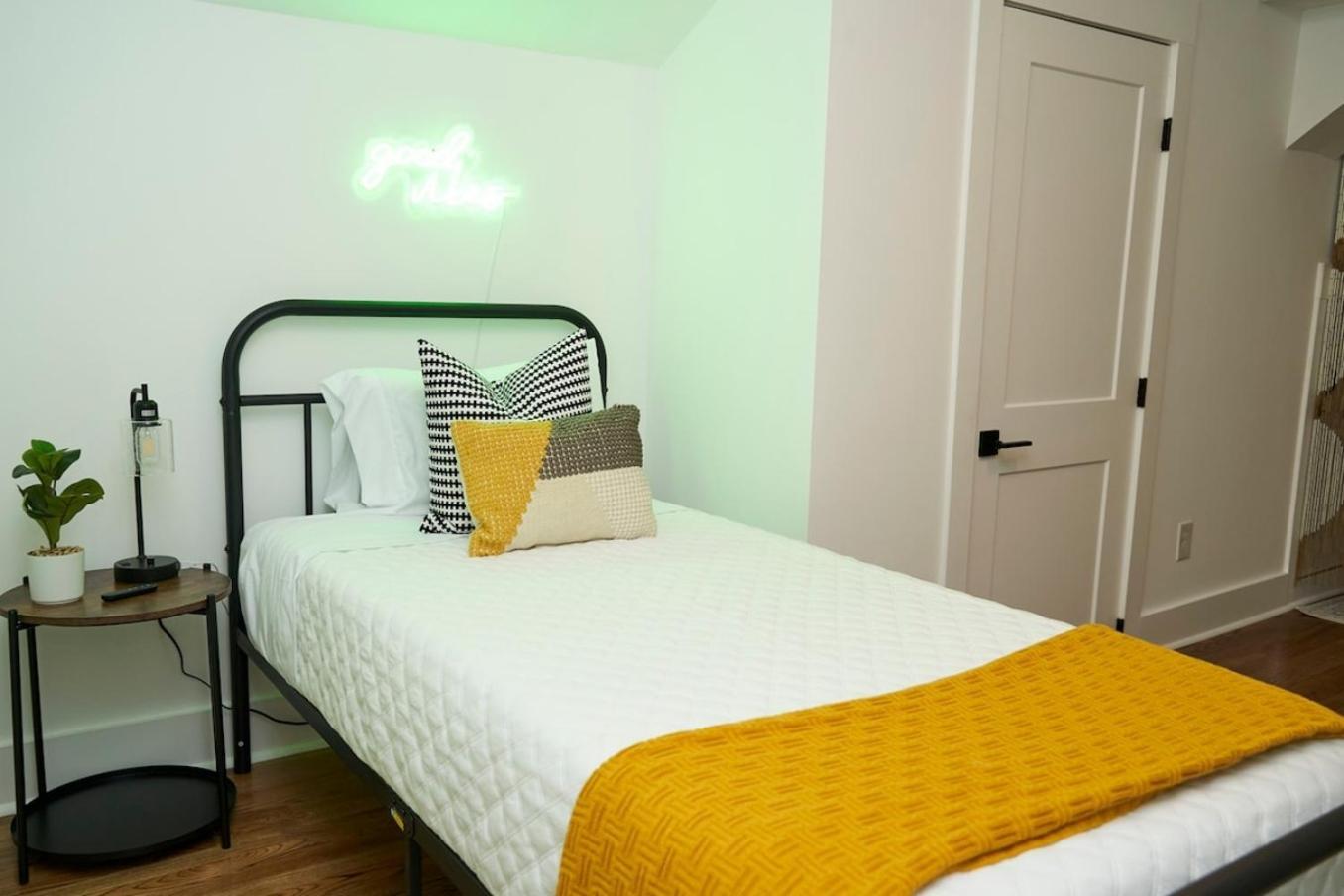 Spacious Retreat Near Downtown, Atl * Atlanta